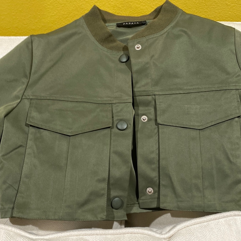 Cropped army green jacket